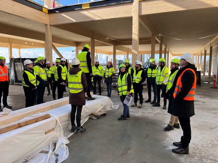 At the COBUTHUB building site, wood construction by Hasslacher Norica Timber © ADVANTAGE AUSTRIA Stockholm At the COBUTHUB building site, wood construction by Hasslacher Norica Timber © ADVANTAGE AUSTRIA Stockholm