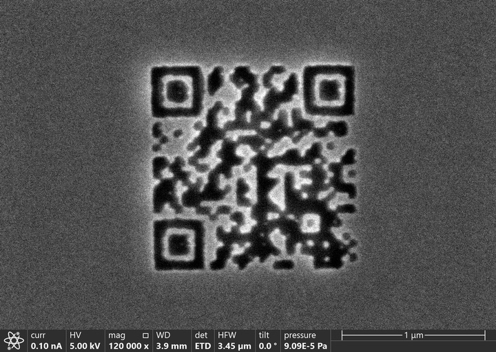 The world’s smallest QR code, magnified several © TU Wien