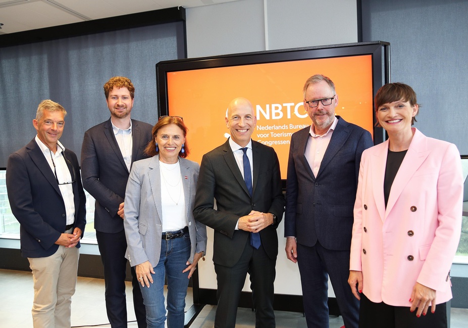 Company visit to NBTC, the Netherlands Board of Tourism and Conventions. Reception by CEO Jos Vranken (2nd from left) and exchange of views with Ewout Versloot (2nd from right) on innovative, sustainable tourism projects and vertourism. © Copyright Dhr. J Snijders / Österreich Werbung Company visit to NBTC, the Netherlands Board of Tourism and Conventions. Reception by CEO Jos Vranken (2nd from left) and exchange of views with Ewout Versloot (2nd from right) on innovative, sustainable tourism projects and vertourism. © Copyright Dhr. J Snijders / Österreich Werbung