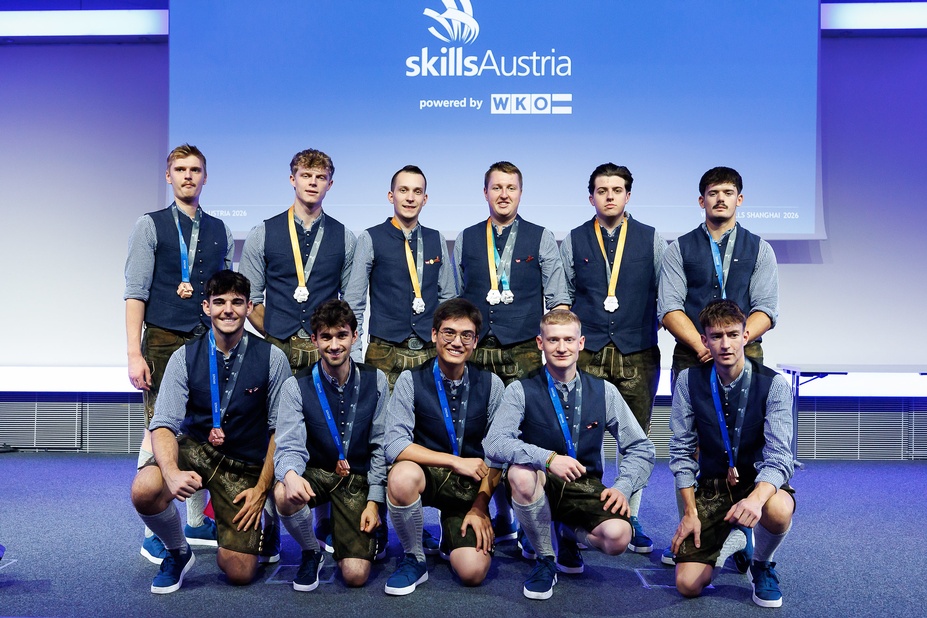 Foto der 10 österreichischen Teilnehmenden, die bei den WorldSkills 2026 eine Medaille gewonnen haben © SkillsAustria/Wieser/Slovencik